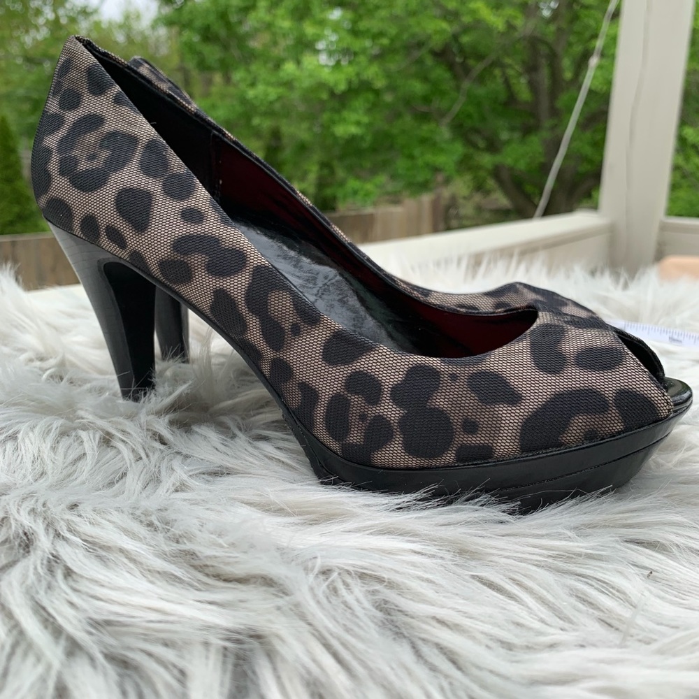 Platform leopard peep toe